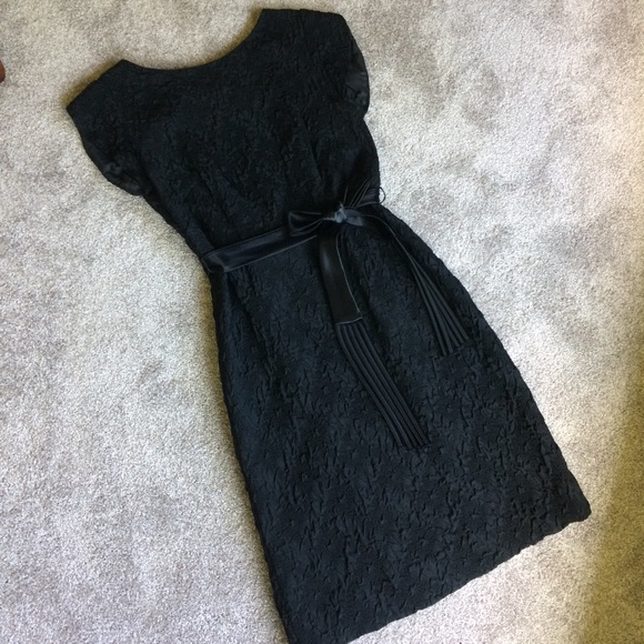 Vintage Dresses & Skirts - 🎉HP🎉 Vintage Textured Black Dress with Satin Tie